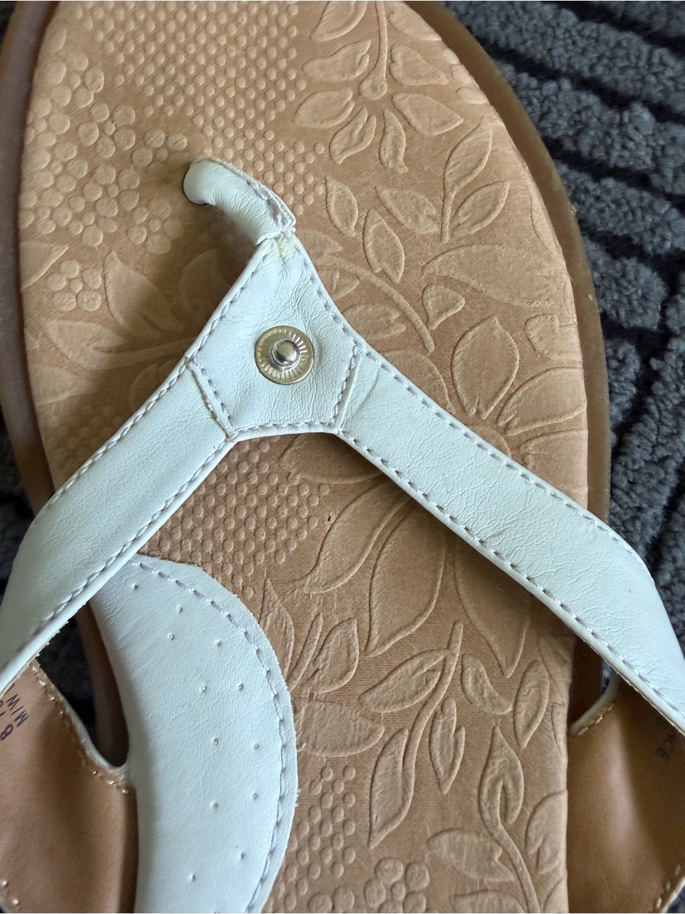 b.o.c. Ivory Floral-Accent Thong Sandals size 8 🌺🌸 - Picture 5 of 8